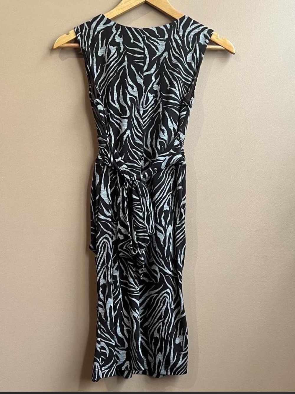 Y2K “Iz Byer dress” Zebra print mini-knee length dress with ruching and tie back - Picture 7 of 8